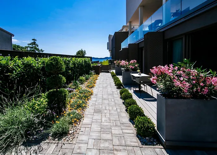 Dedaj - Penthouse Auri Apartman *